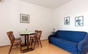 Apartment Ostovic - Snj111
